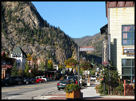 We really liked this mountain resort community, just nine miles up the highway from Breckenridge.