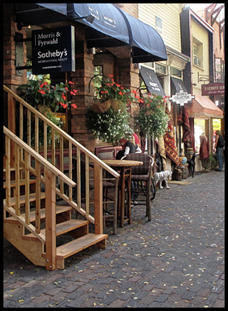 We loved these cute store fronts.