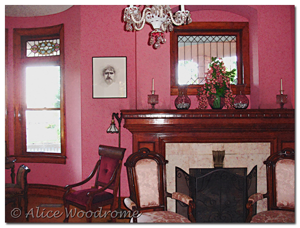 http://www.woodrome.com/OKC/images/GrandisonPinkLivingRoom.jpg